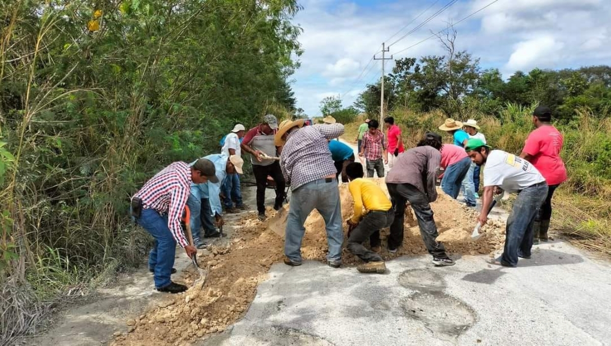 En Campeche, pobladores de Candelaria bachean ante la negativa del gobierno