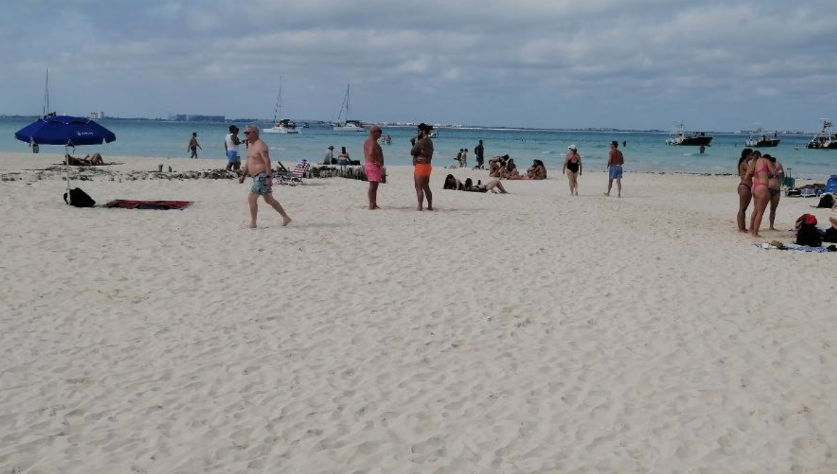Cambios climáticos devuelven arenales de Playa Norte en Isla Mujeres