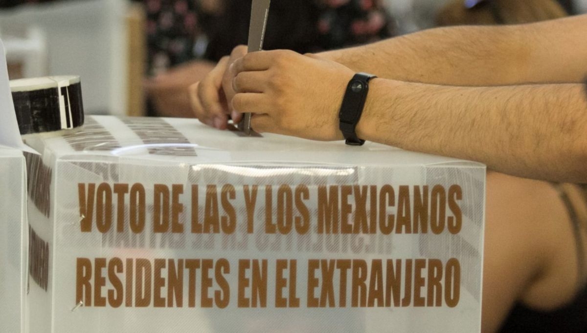 Los mexicanos que residen en el extranjero y quieran votar en la elección del 2 de junio, aún tienen tiempo para tramitar su credencial del INE