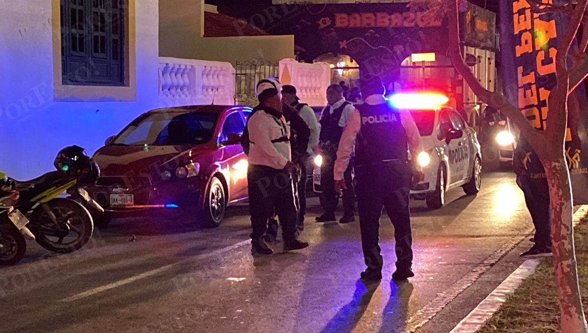 Movilización policiaca por ebrio que amenazaba a empleados de un bar en Campeche