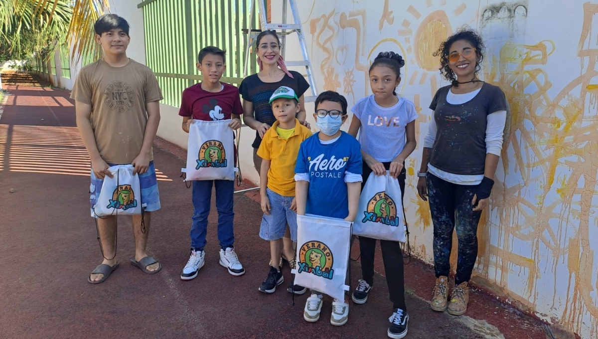 Niños pintan mural “Por Amor al Planeta" en el Parque Ximbal de Campeche