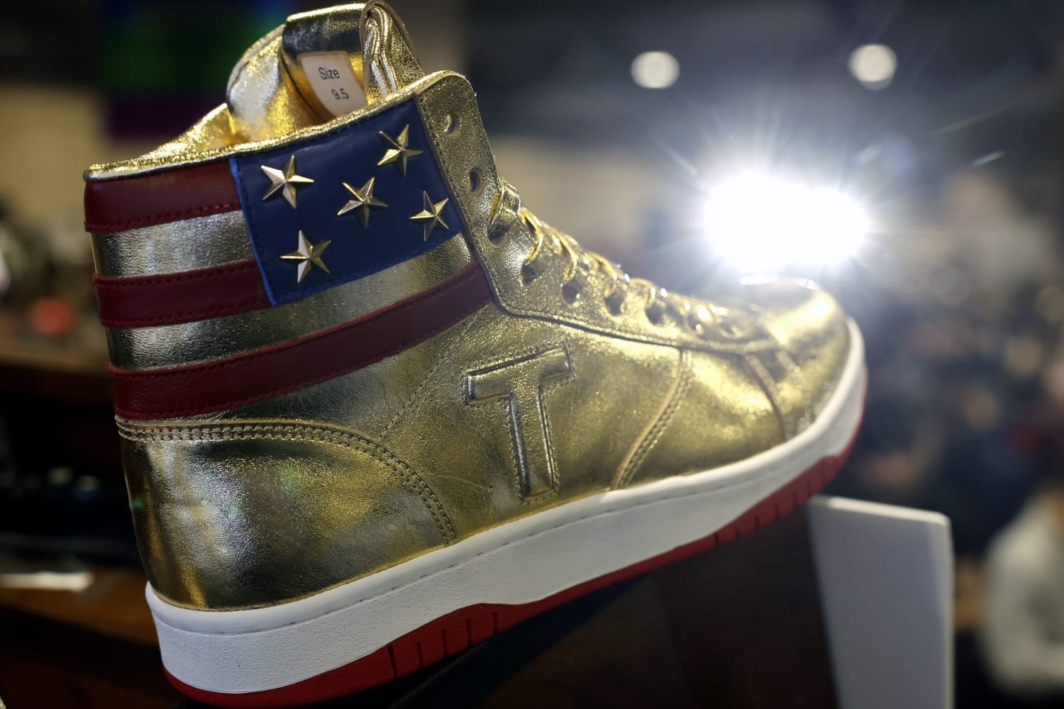 Donald Trump lanza su propia línea de sneakers edición limitada