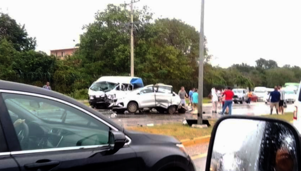 ¡Trágico! Mueren seis turistas en fuerte accidente en el tramo Puerto Aventuras-Tulum