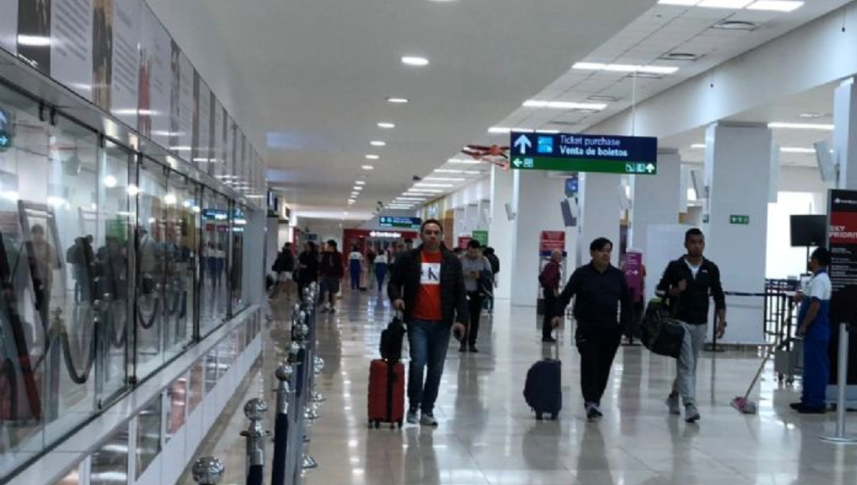 Desalojan a taxistas del aeropuerto Mérida: Estos son los transportes disponibles para salir de la terminal