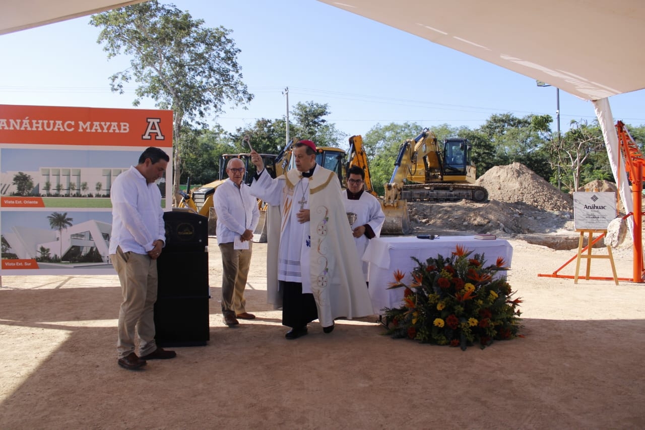 El arzobispo Gustavo Rodríguez Vega se encargó de bendecir las obras