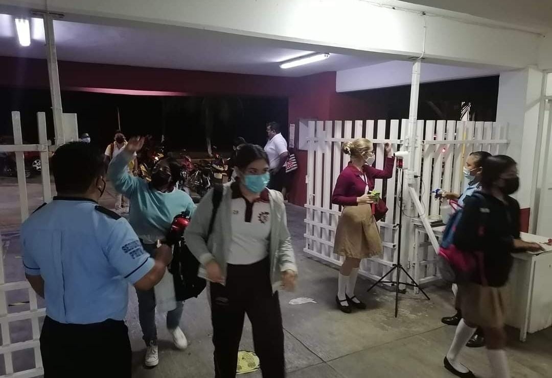 Regresa el uso de cubrebocas en escuelas de Cozumel