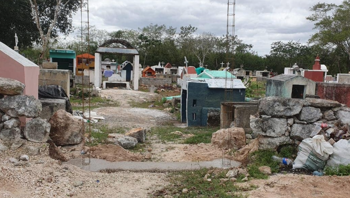 Pobladores denuncian al Alcalde de Acanceh por desatender el cementerio municipal de Ticopó