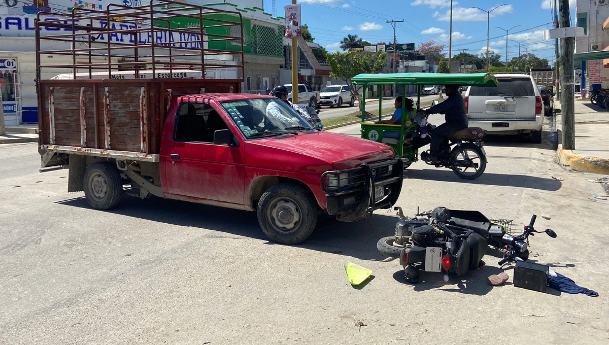 Automovilista corta la circulación a un motociclista en Escárcega, Campeche