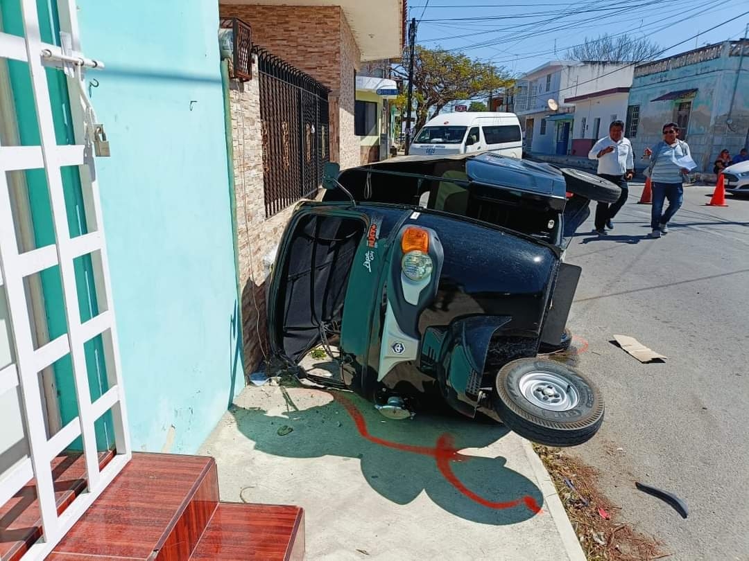 Conductor choca contra el mototaxi de un estadounidense en Progreso