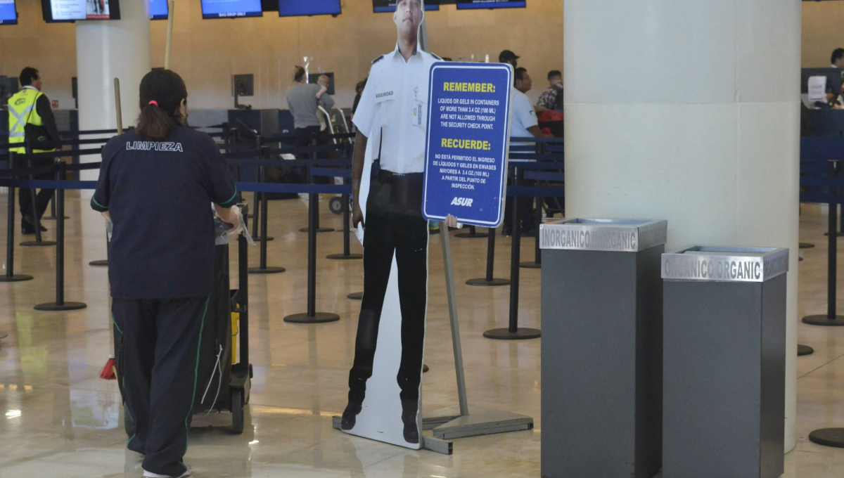 Juguetes eróticos, entre los objetos tirados a la basura en el aeropuerto de Cancún