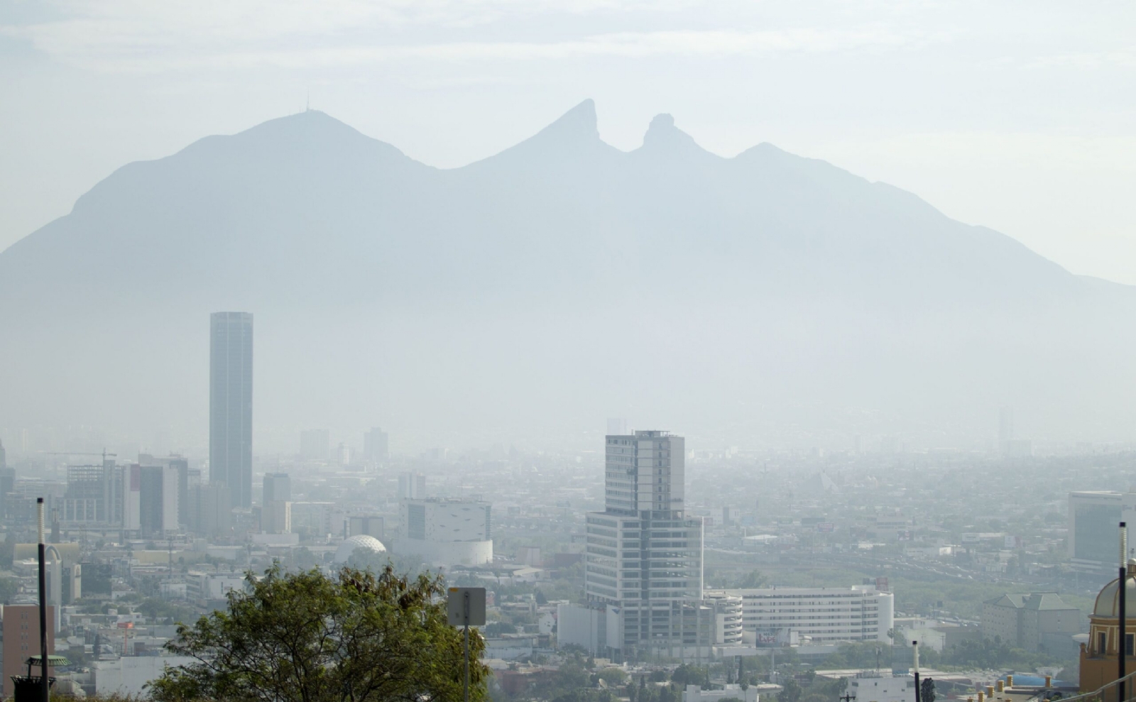 Reportan calidad del aire 'extremadamente mala' en Monterrey, Nuevo León
