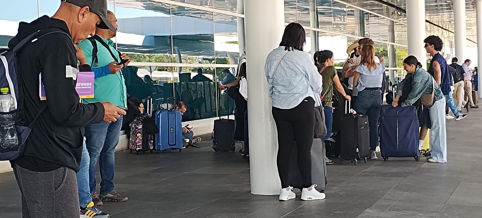 Se registra gran afluencia de usuarios en el aeropuerto de Mérida