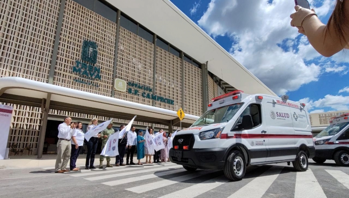 Banderazo de salida de 17 ambulancias nuevas que serán distribuidas en todo el Estado de Campeche