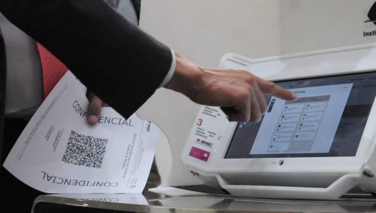 El INE cerró el registro para votar desde el extranjero con más de 220 mil solicitudes