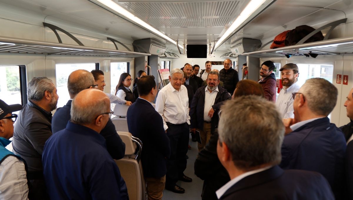 El Presidente Andrés Manuel López Obrador, realizó un recorrido de supervisión en el Tren Interurbano El Insurgente, en el tramo que llegó a la estación de Santa Fe