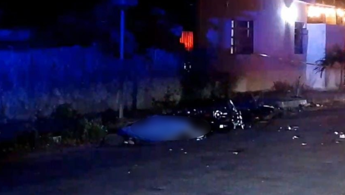 Motociclista muere tras impactarse contra una camioneta en Mérida