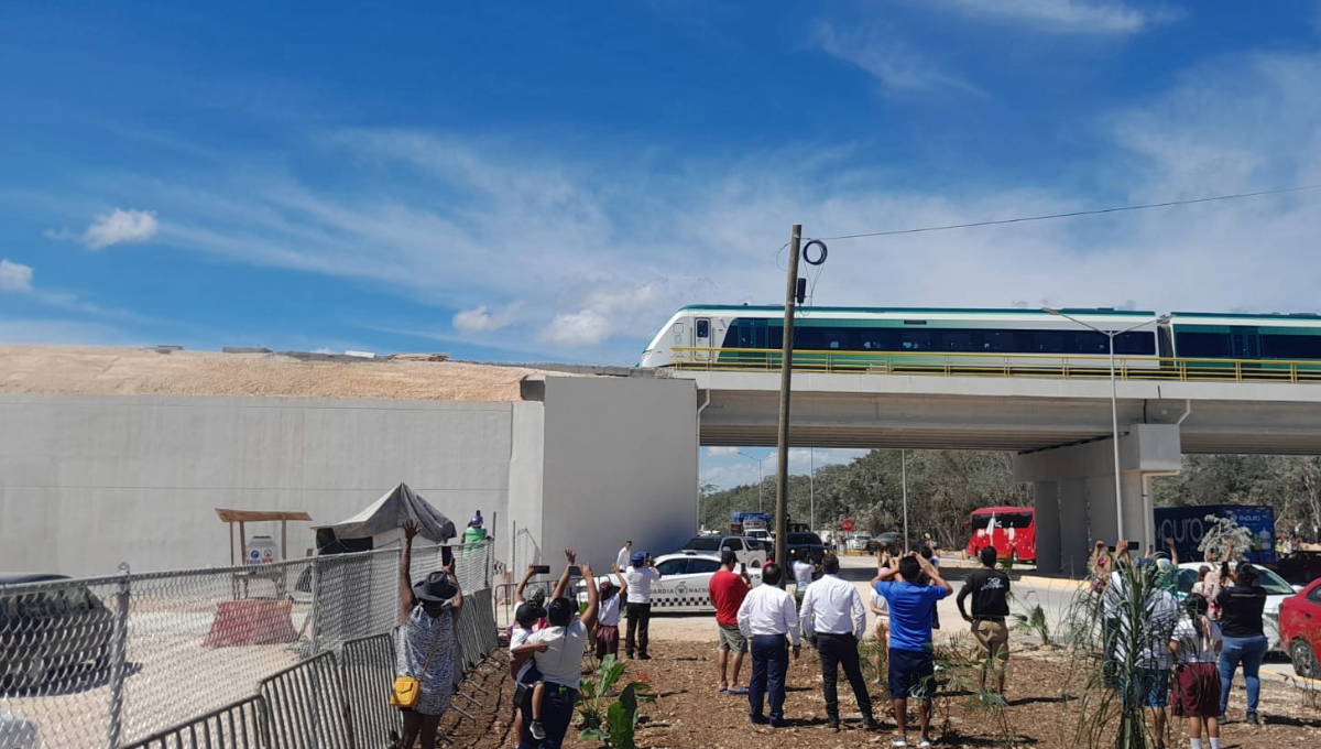 AMLO llega a Playa del Carmen abordo del Tren Maya