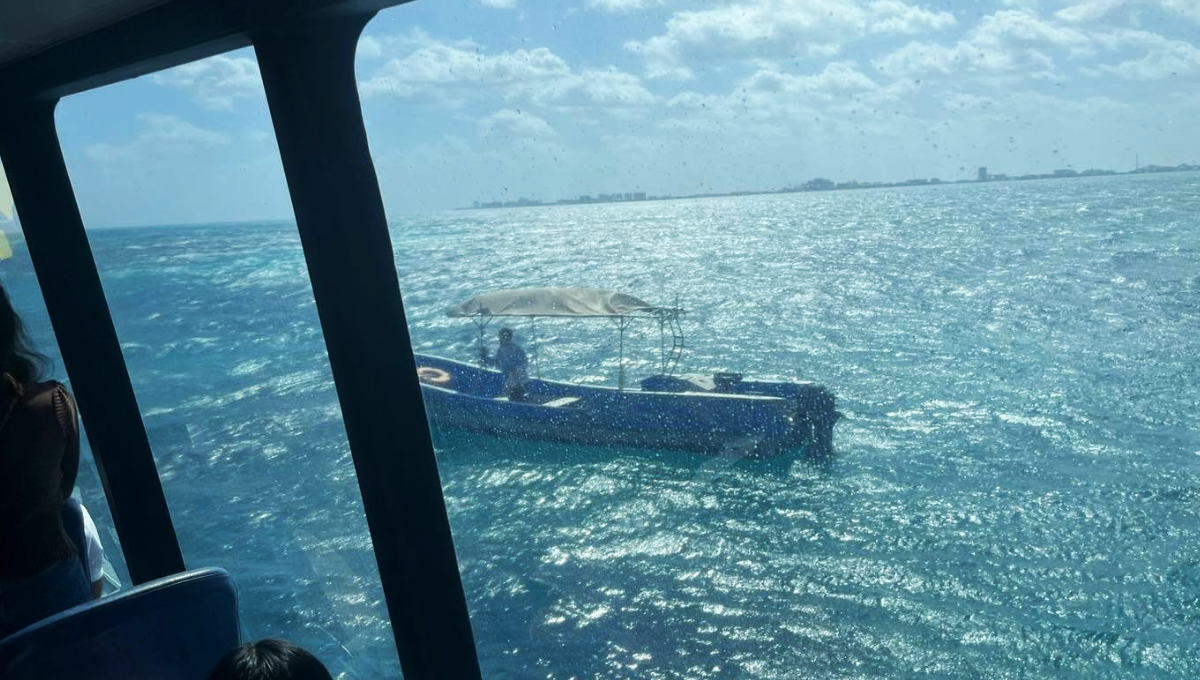 Rescatan a un lanchero a la deriva en Cozumel; desobedeció a la Capitanía