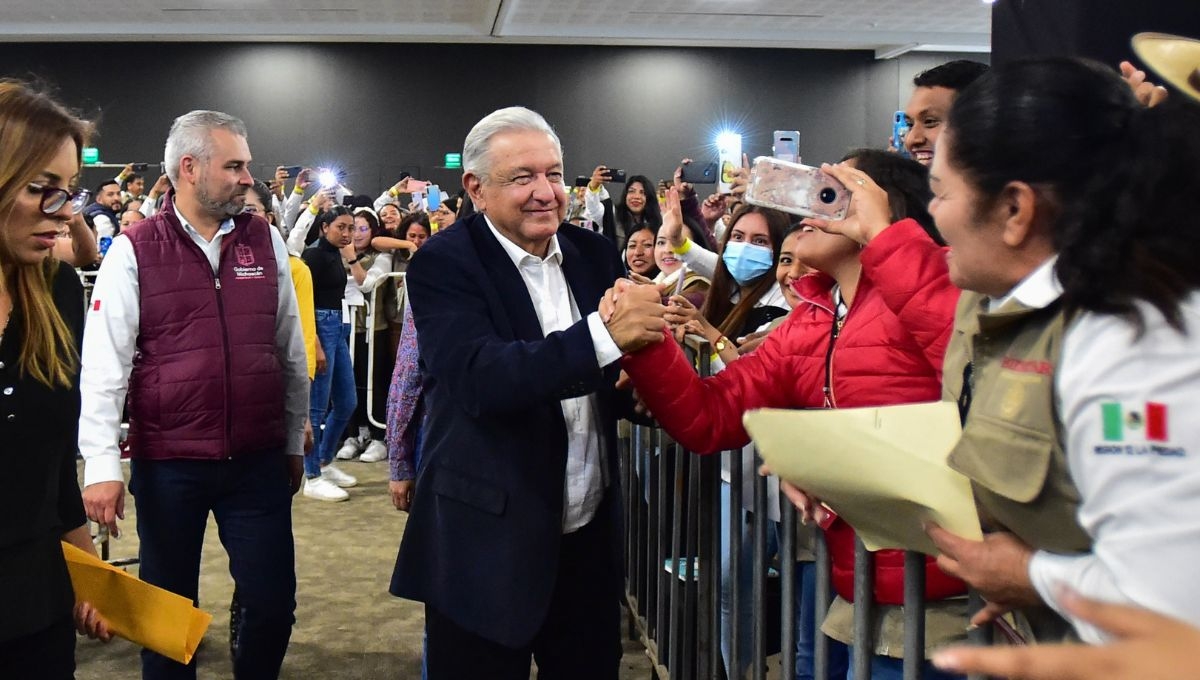 El presidente Andrés Manuel López Obrador acudió a Moneda 16 para la celebración del INAH