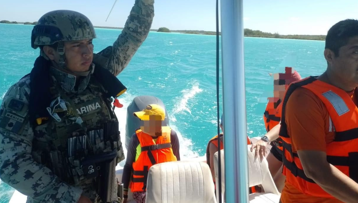 Rescatan a tres turistas a la deriva en Bacalar, Quintana Roo