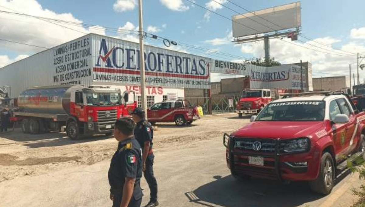 Se incendia tráiler con 20 toneladas de material en la vía Mérida-Cancún