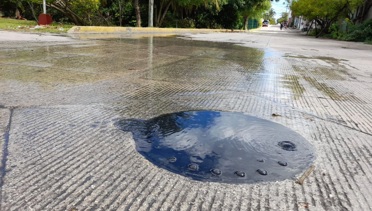 Vecinos de Cancún denuncian desbordamiento de aguas negras