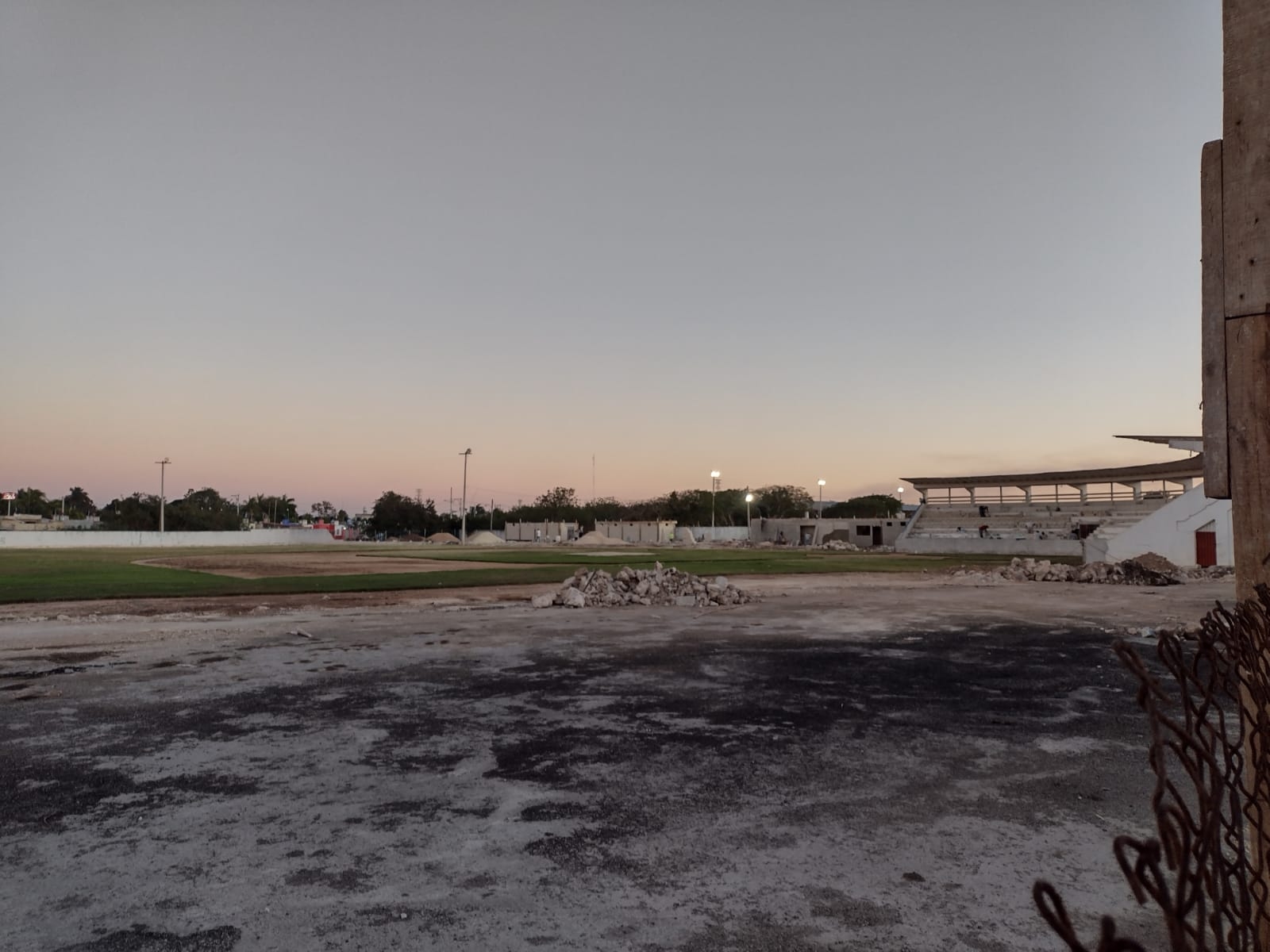 El Estadio 'Víctor Cervera' de Kanasín se encuentra en rehabilitación para los partidos de los Leones de Yucatán