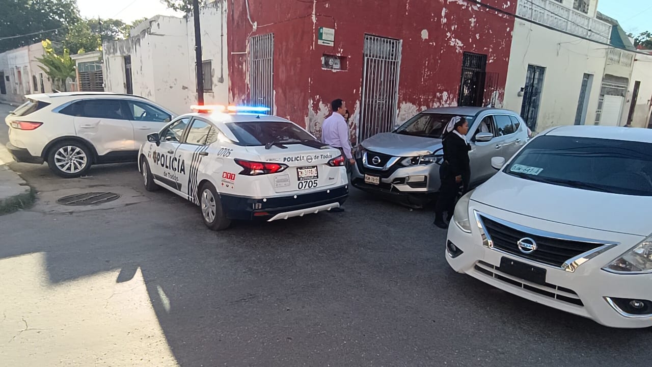 Automovilista se pasa el alto y provoca accidente en Campeche