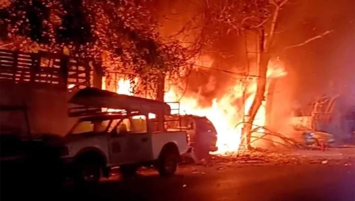 Se queman tres autos en el incendio de un terreno en Progreso