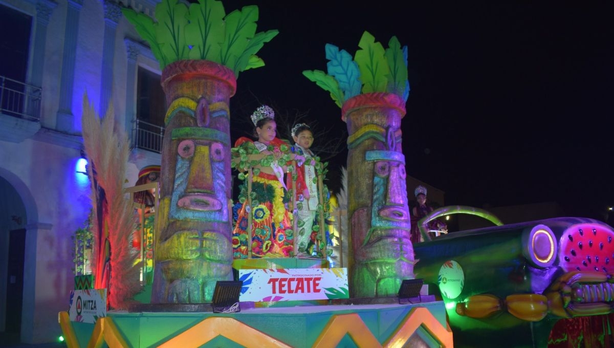 Presentan carros alegóricos en el Carnaval de Progreso 2024