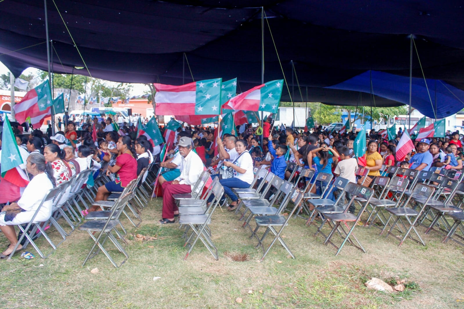 Con asientos vacíos, Renán Barrera inicia campaña a la gubernatura en Tahdziú, Yucatán: EN VIVO