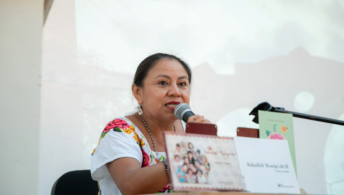 Poeta yucateca presentó en Cozumel una colección literaria totalmente en lengua maya
