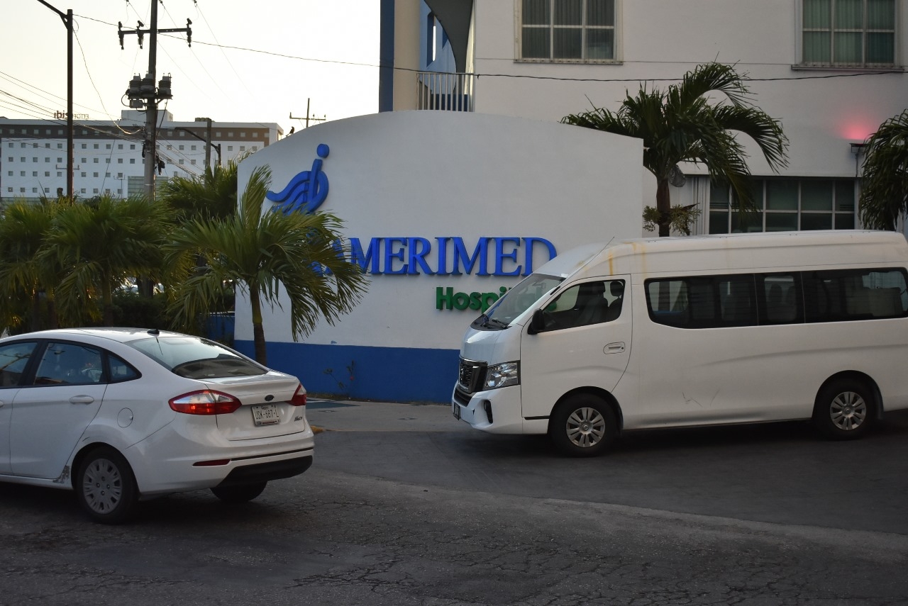 El hombre fue atendido en el hospital Amerimed de Cancún, pero murió momentos después