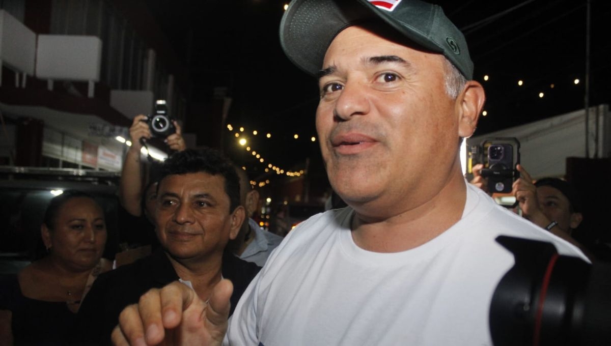 Renán Barrera evita aclarar la deuda de las luminarias chinas en Mérida