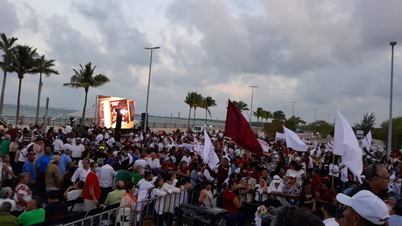 Claudia Sheinbaum reúne a más de cinco mil personas en el Malecón Tajamar de Cancún