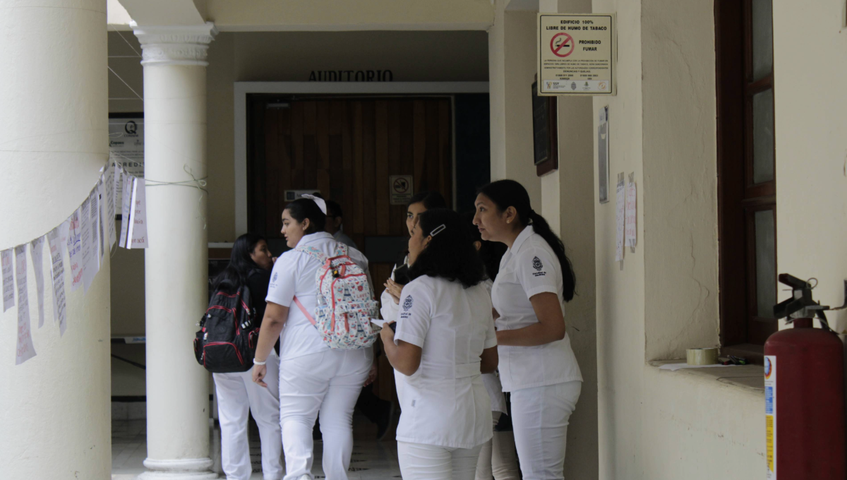 Muerte 'acecha' a futuros médicos en Yucatán; 3 de cada 10 estudiantes tienen conductas suicidas