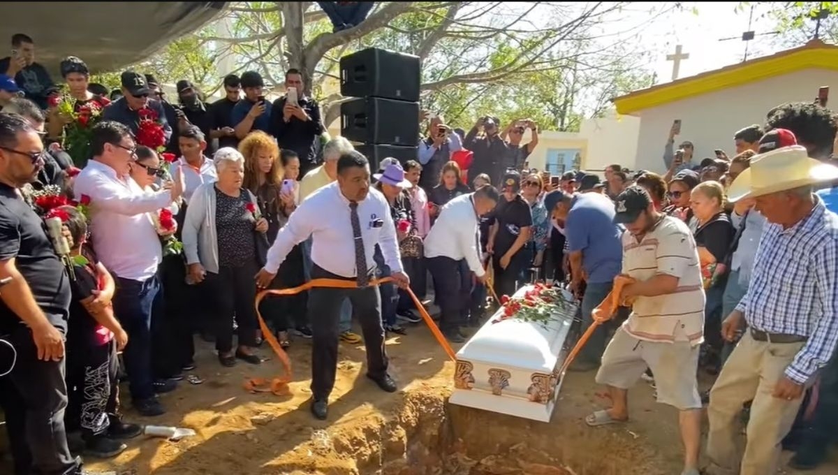 Acompañada de familiares, amigos y seguidores, La Gilbertona, fue sepultana en el panteón de Imala en Sinaloa
