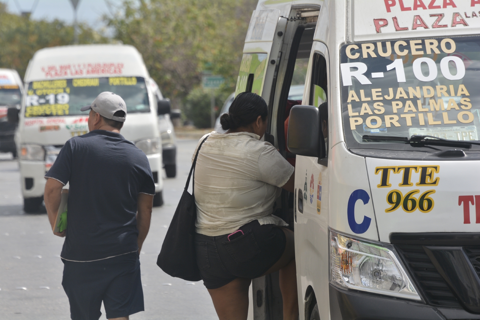 Instituto de Movilidad de Quintana Roo quiere nuevos camiones, pero ignora la regularización de las combis