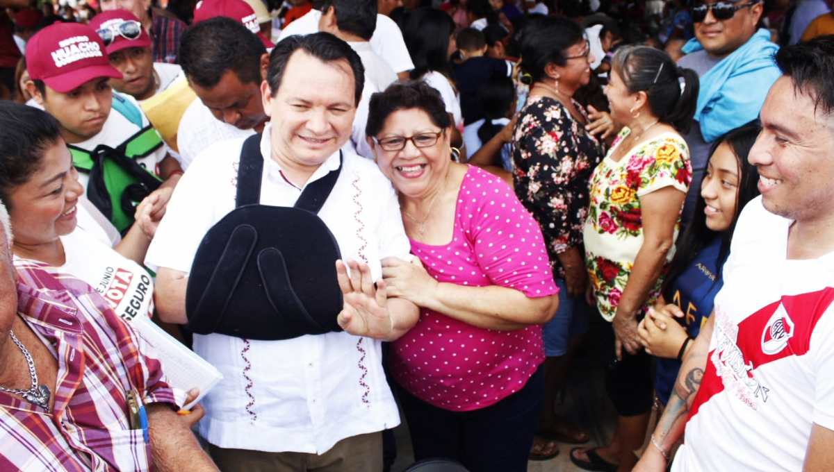 El candidato encabezó una caminata con mujer, niños y hombres que quieren que la Cuarta Transformación llegue Yucatán