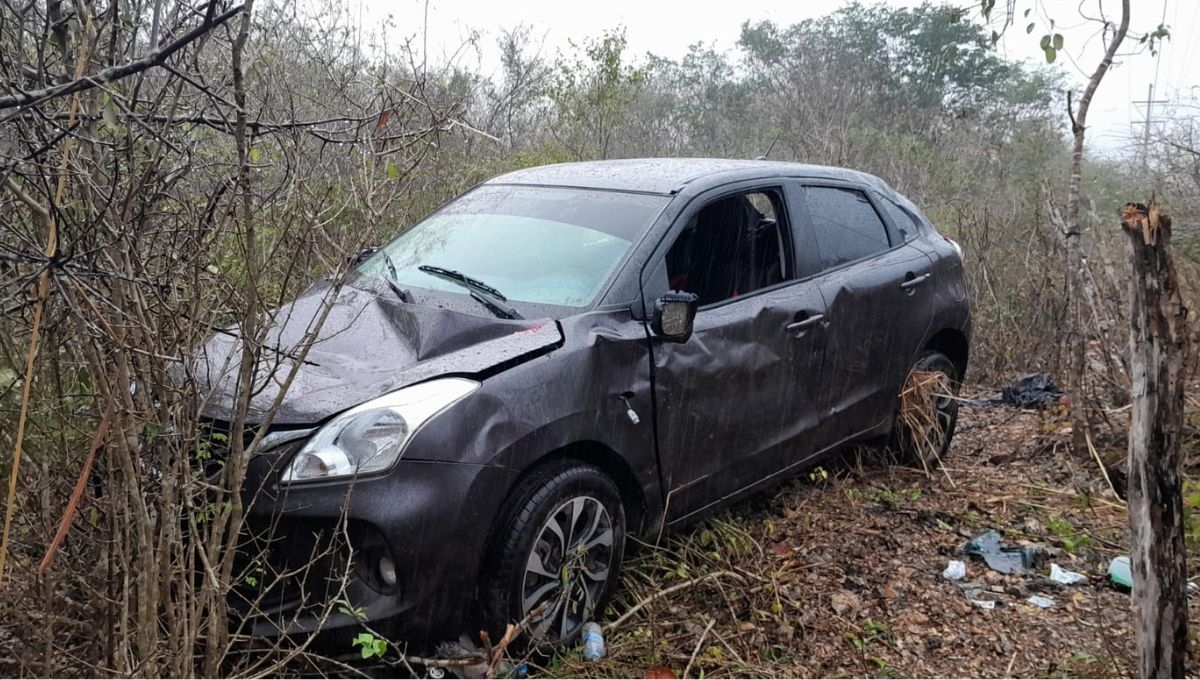 Vehículo se sale de la carretera Nunkiní-Calkiní en Campeche