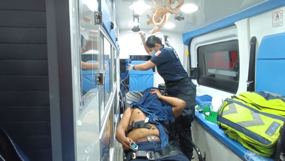 Paramédicos atendieron al afectado en Cancún