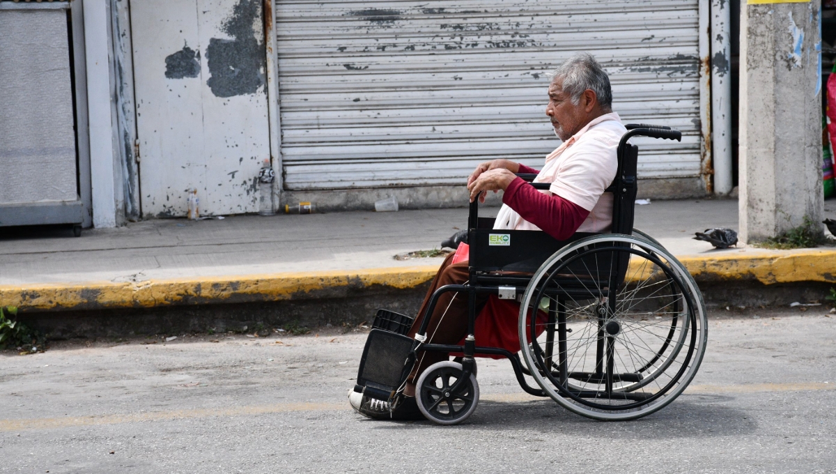Personas con discapacidad física lamentan la poca facilidad para transitar en Campeche