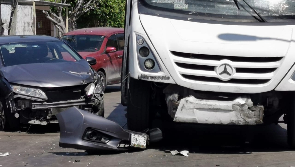 Automovilista se pasa el alto y provoca accidente en Ciudad del Carmen