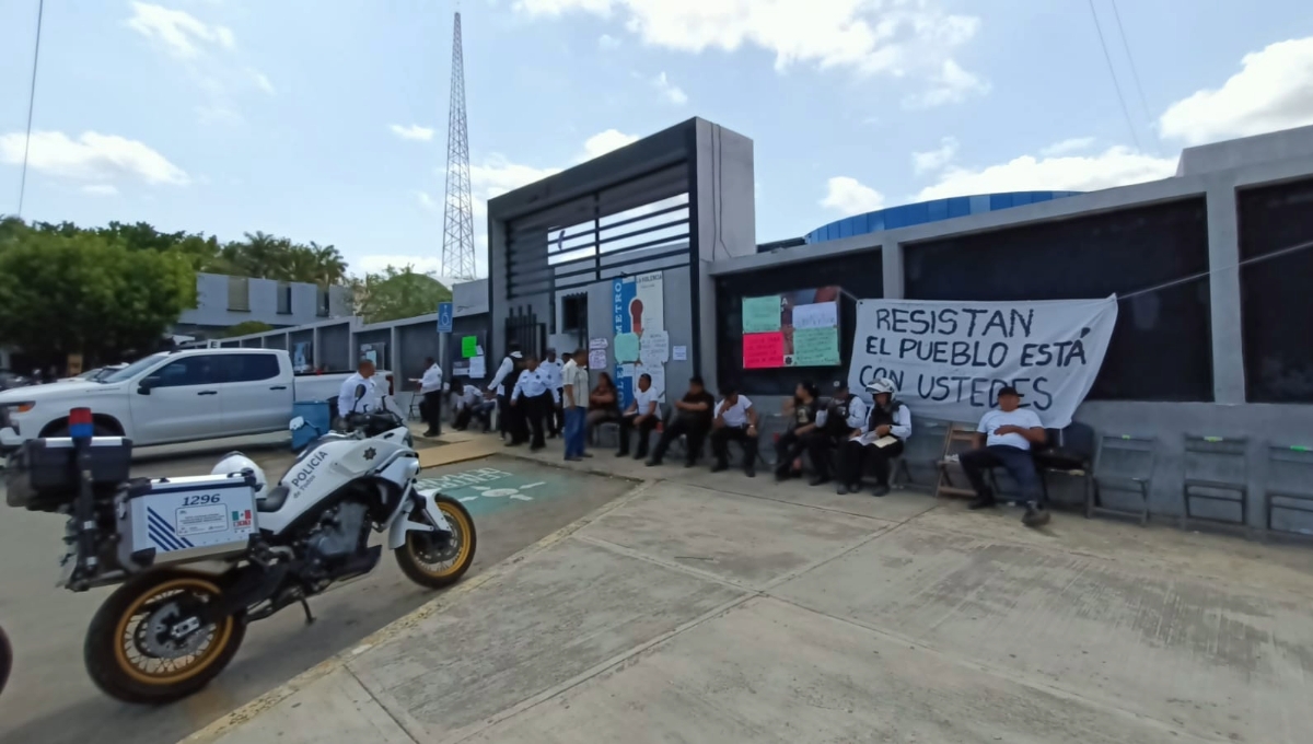 Policías de Campeche seguirán en huelga pese a la presunta intimidación del gobierno estatal