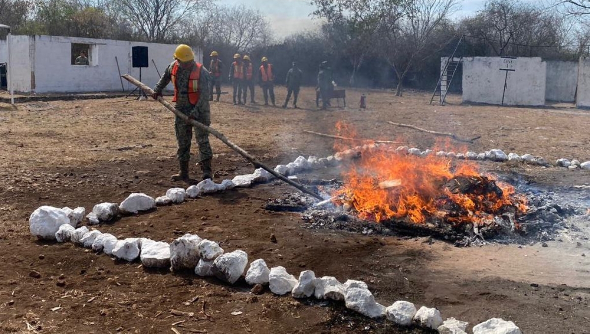 Fiscalía de Yucatán incinera 15 kilos de drogas decomisados en cateos por narcomenudeo