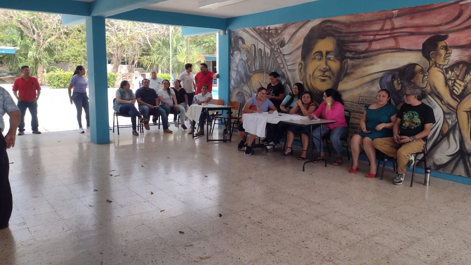 Maestros protestan por irregularidades en el Centro Regional de Educación de Felipe Carrillo Puerto