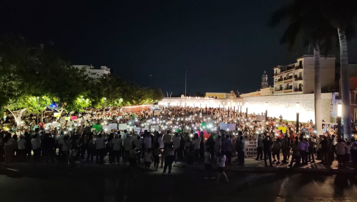 Marcha en protesta contra Marcela Muñoz llega a Plaza de la República de Campeche: EN VIVO