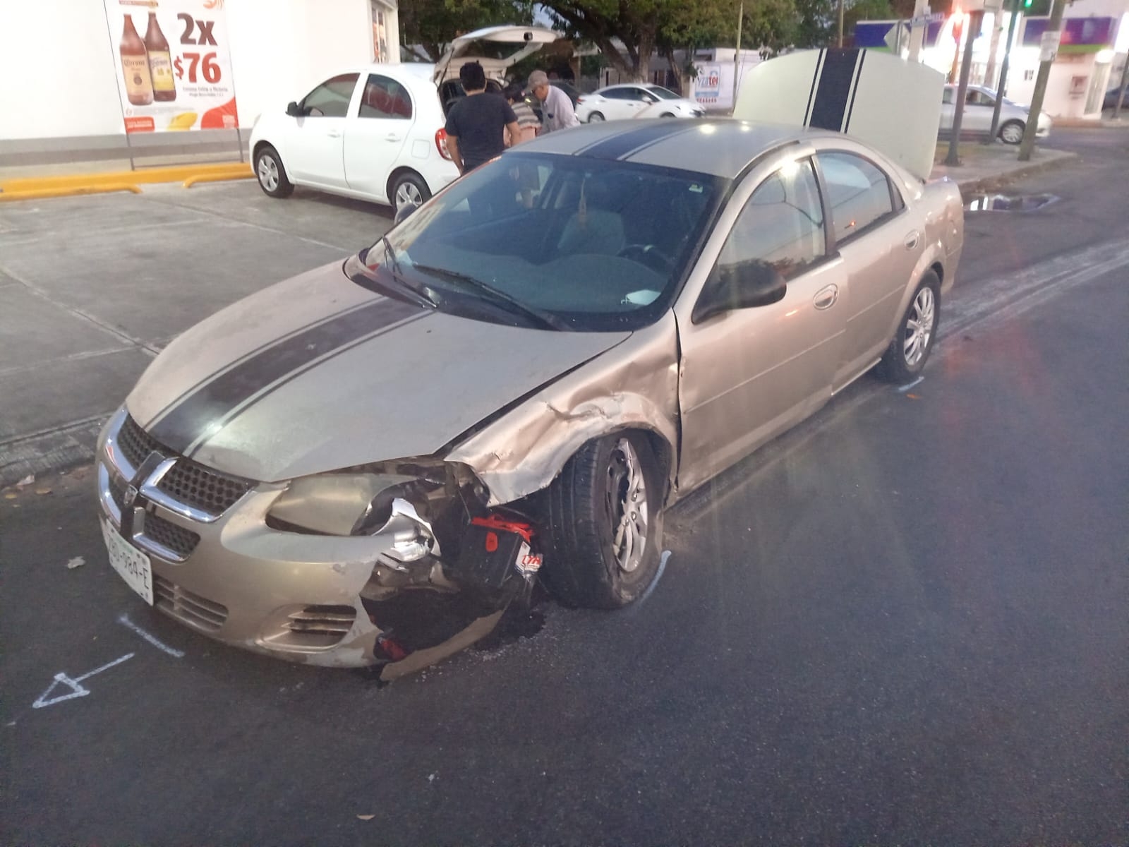 Conductor causa fuerte choque en la avenida Juan Pablo de Mérida y se da a la fuga