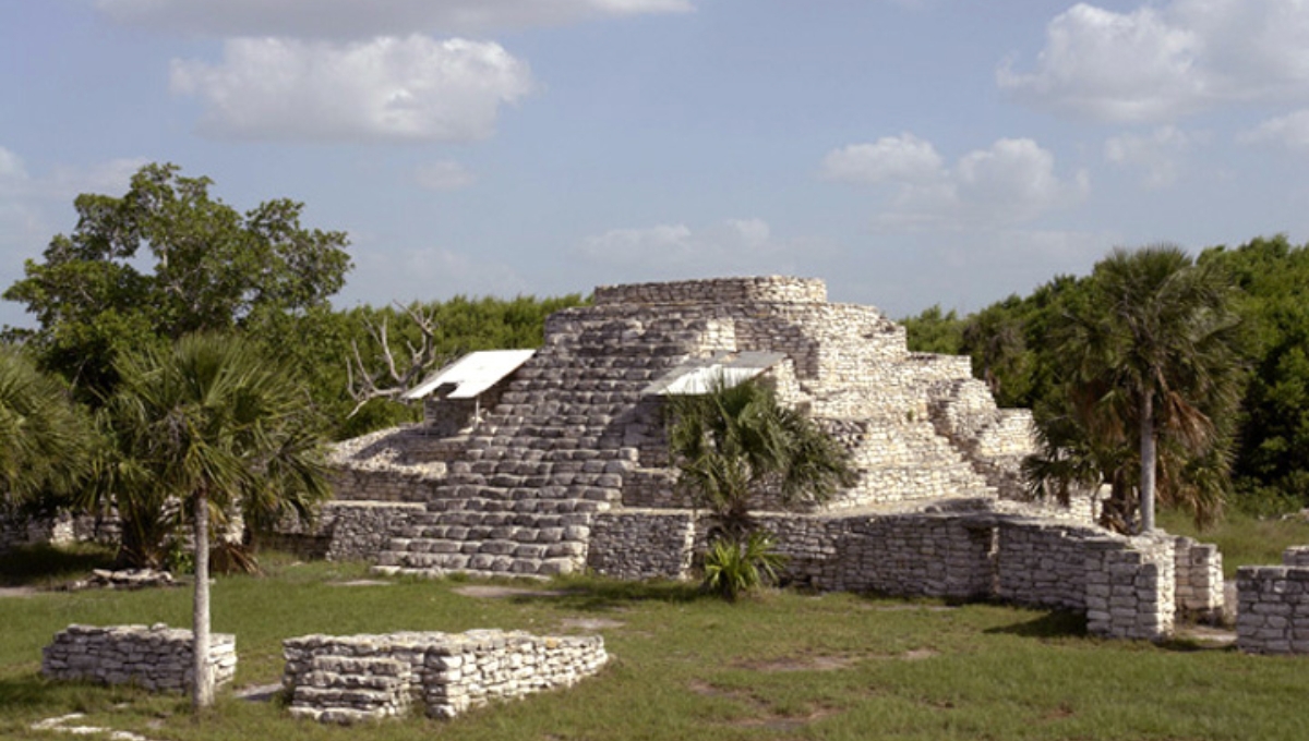 Xcambó se localiza en el Norte de Yucatán, a sólo dos kilómetros de la costa del Golfo de México