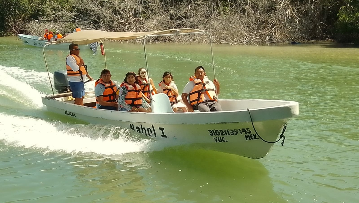 Amonestan a lancheros en Río Lagartos por poner en riesgo a turistas